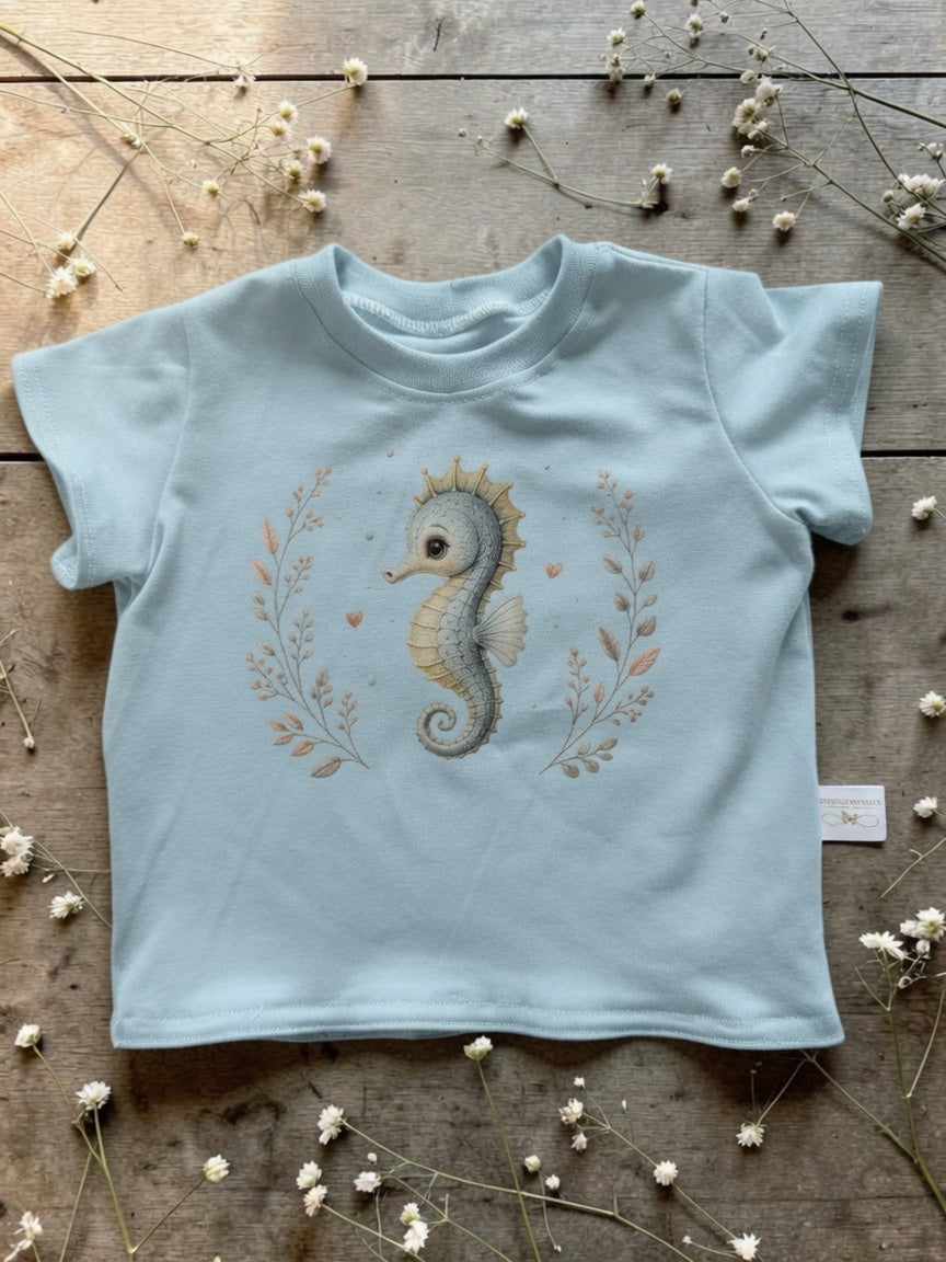 Handgemachtes Kindershirt „Seepferdchen Sarah“