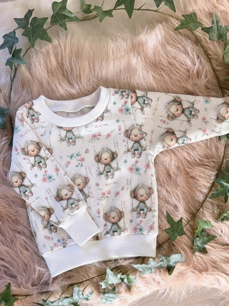Handgemachter Kinderpullover „Kleines Schaukel-Äffchen“