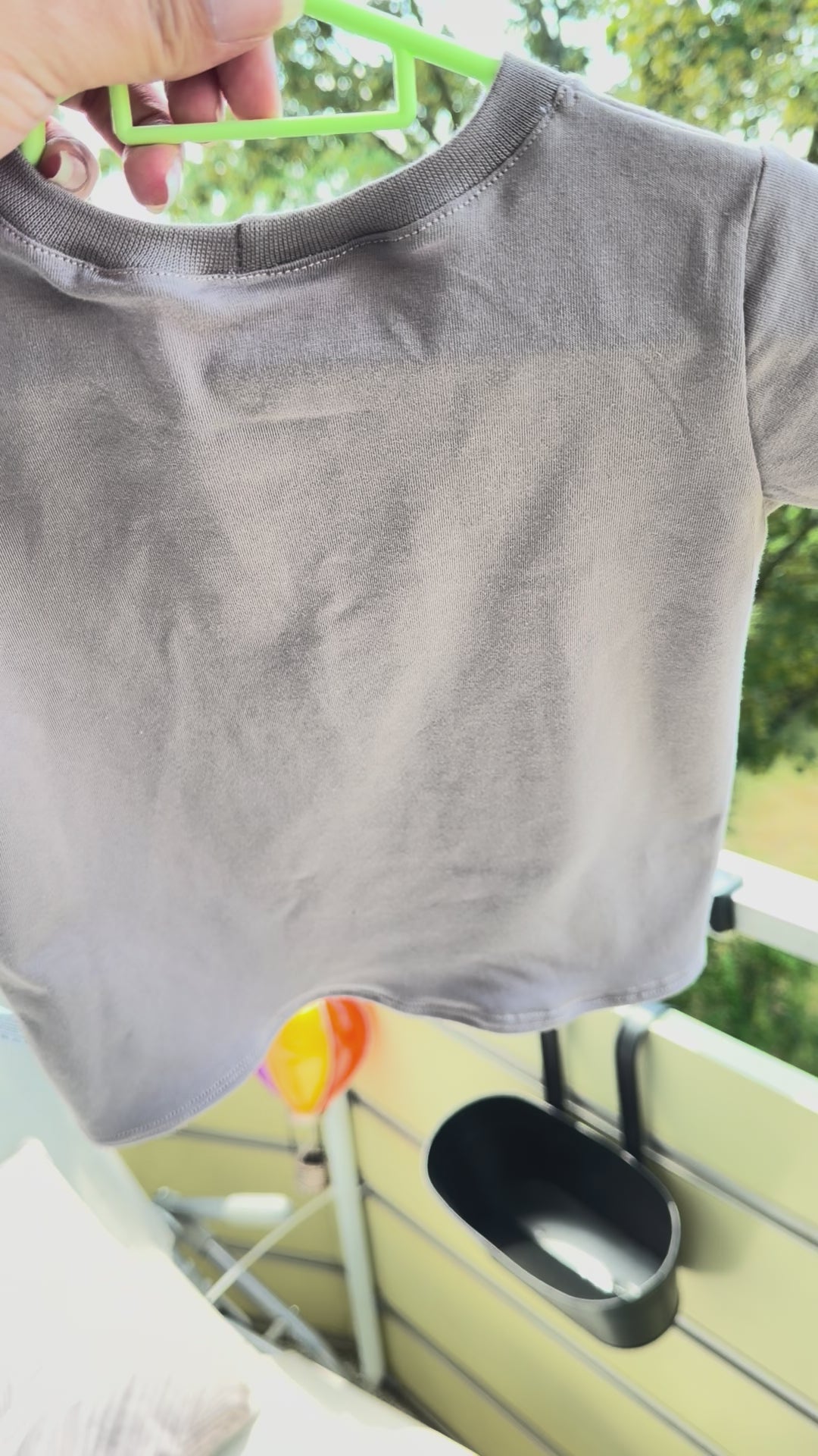 Handgemachtes Kindershirt „Theo der kleine Baggerfahrer“